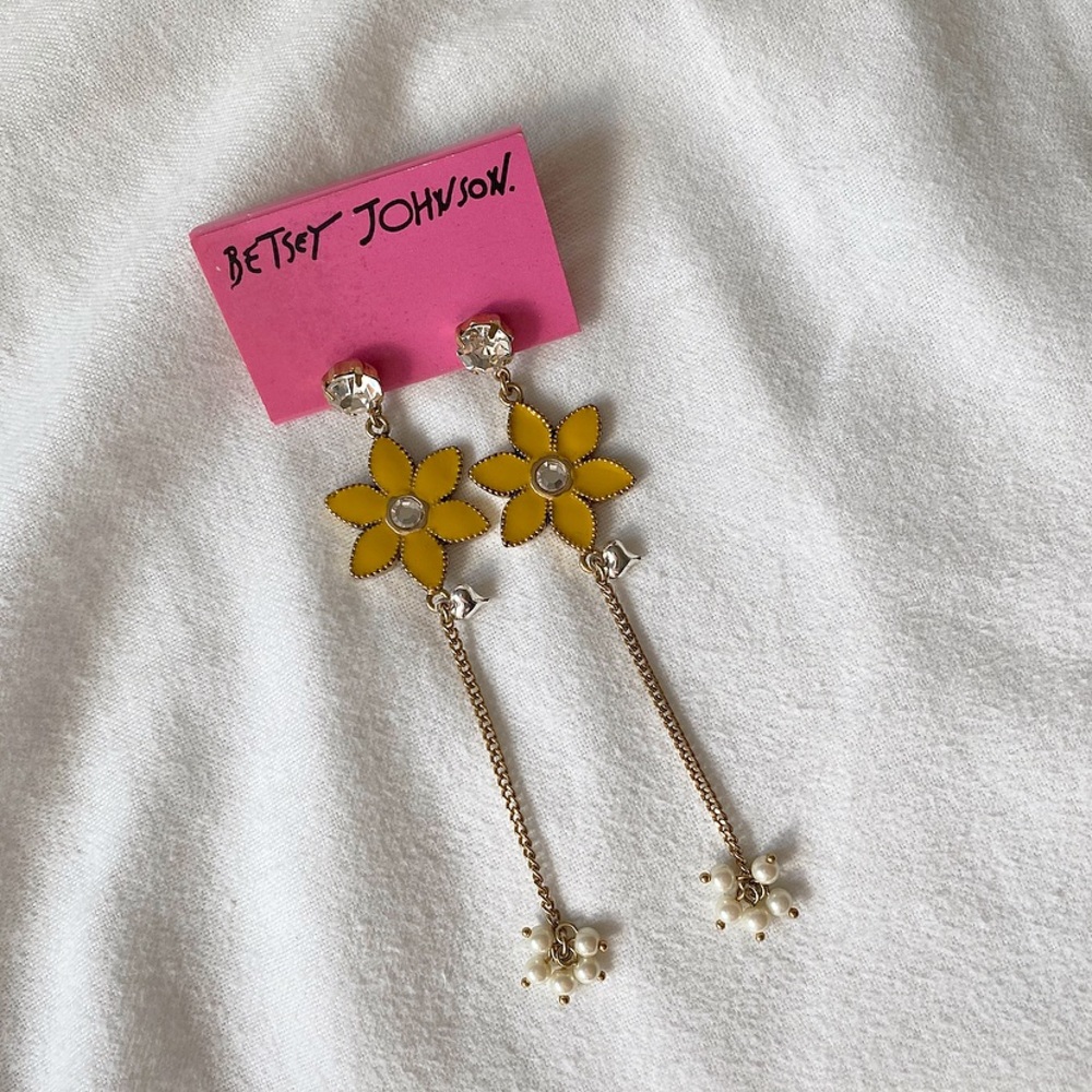 BETSEY JOHNSON 🌸 Yellow Lotus Dangle Earrings